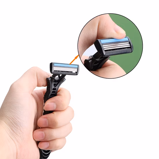 D323L トリプル刃機能と男性の顔用使い捨てカミソリ